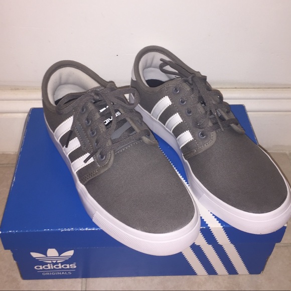 Gray adidas size 7.0 in women and 5.5 in men - Picture 5 of 5